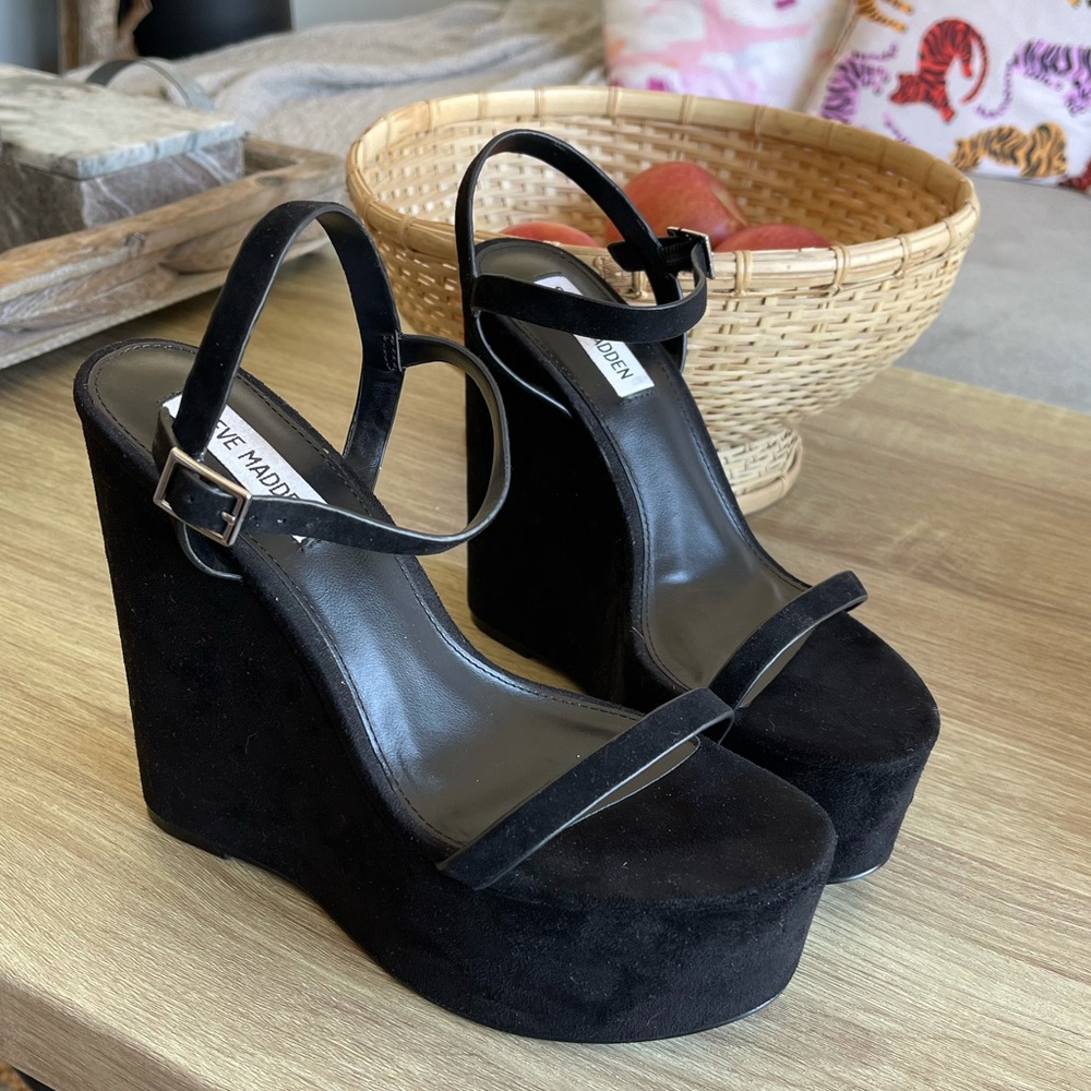 Worn once - 90s Black Suede Steve Madden Platform Sandal Wedges